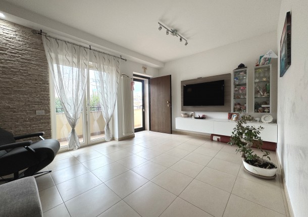 GIADA - SOLUZIONE SEMINDIPENDENTE con GARAGE